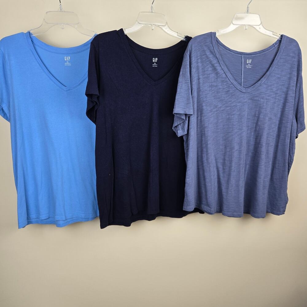 Bundle of 3 Gap Women’s V-Neck T-Shirts – Size XXL – Blue & Navy Mix